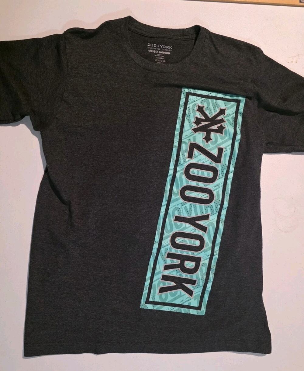 Men’s Zoo York Tshirt Large Gray Medium